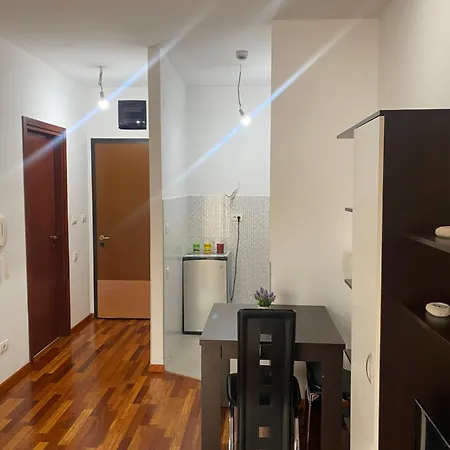 Apartment's Leo *
